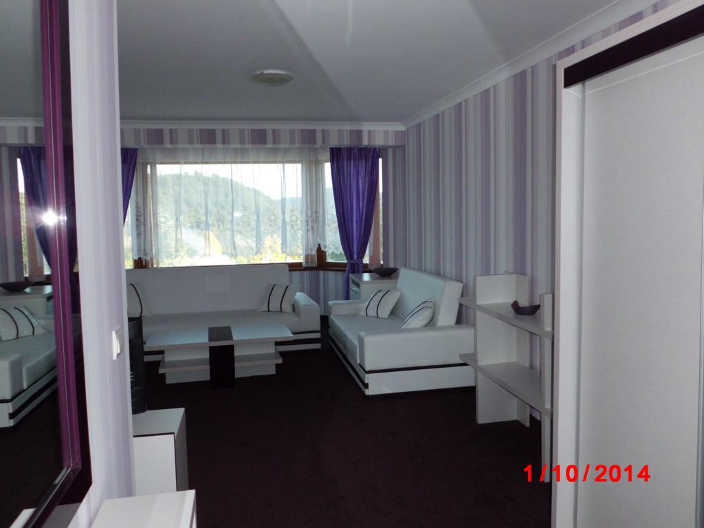 Семеен Хотел Кристал スモーリャン 部屋 写真