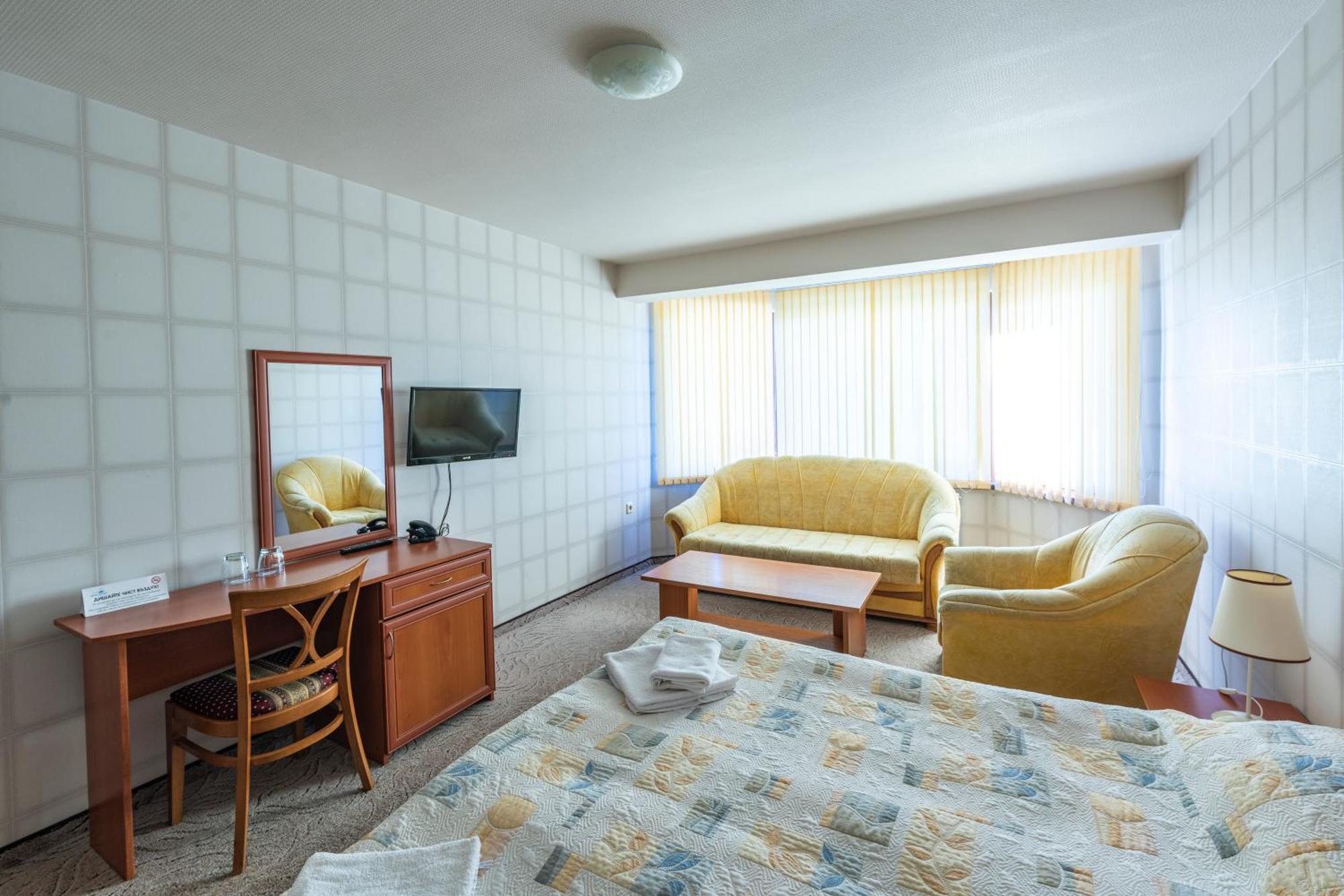 Семеен Хотел Кристал スモーリャン 部屋 写真