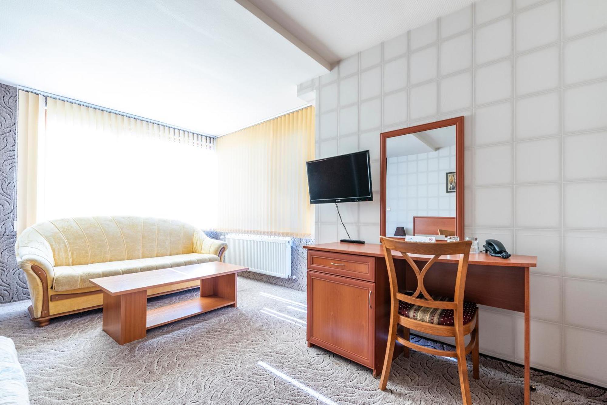 Семеен Хотел Кристал スモーリャン 部屋 写真