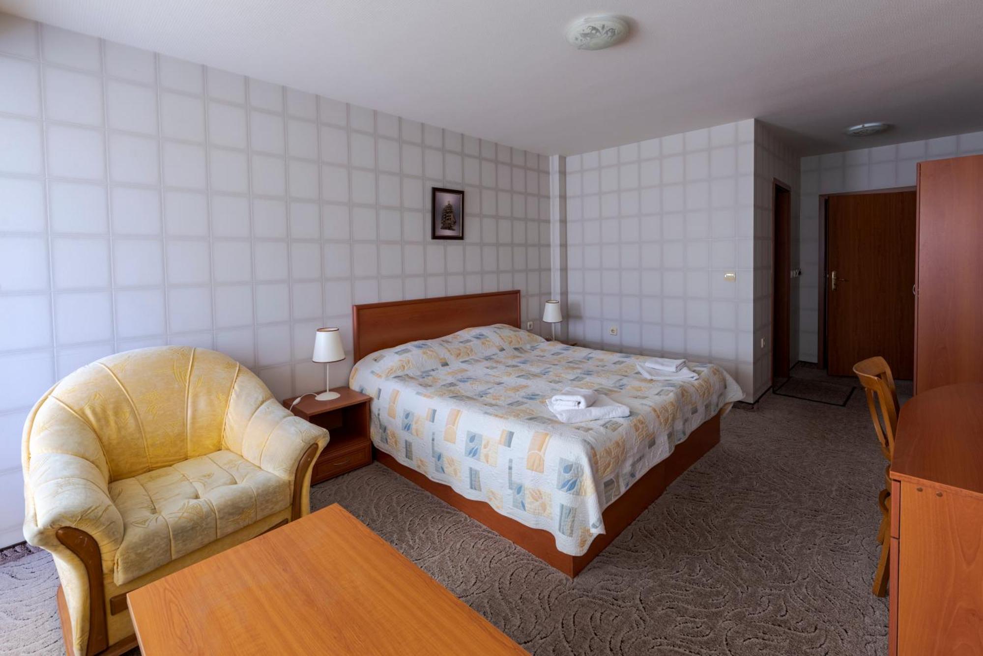 Семеен Хотел Кристал スモーリャン 部屋 写真
