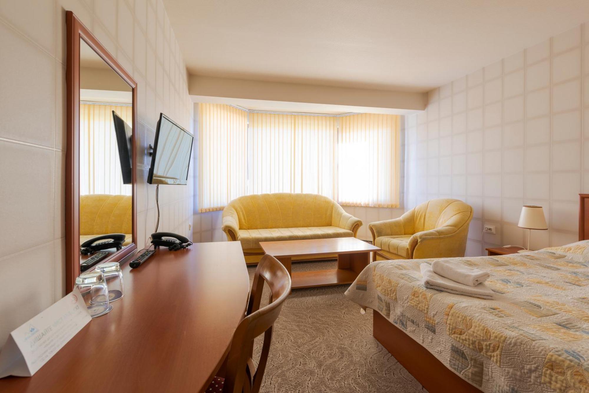 Семеен Хотел Кристал スモーリャン 部屋 写真